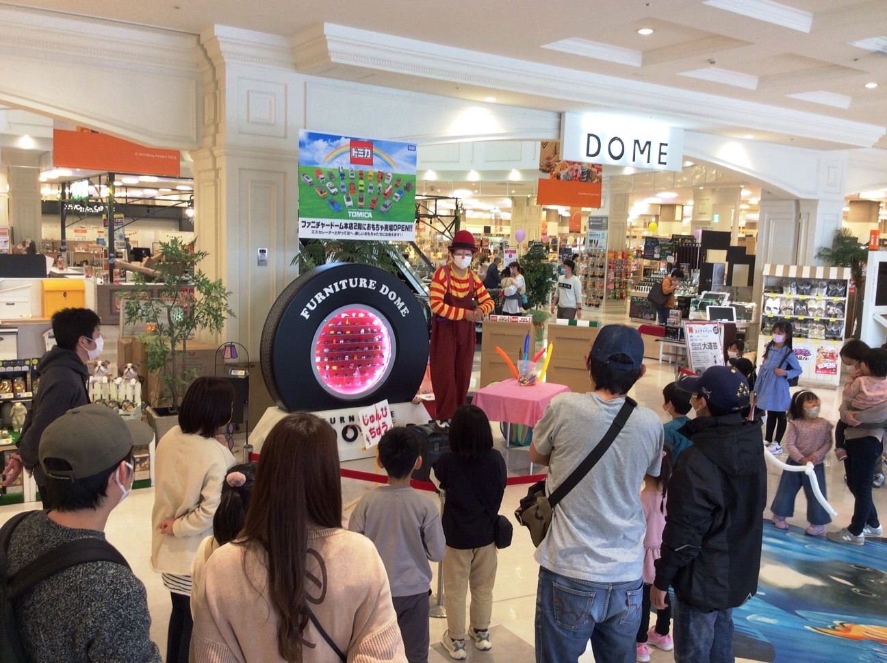 ピエロの大道芸！ストアイベントの様子をご紹介