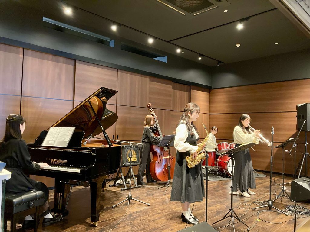 金城学院大学JAZZ モダンアンサンブルの皆さん