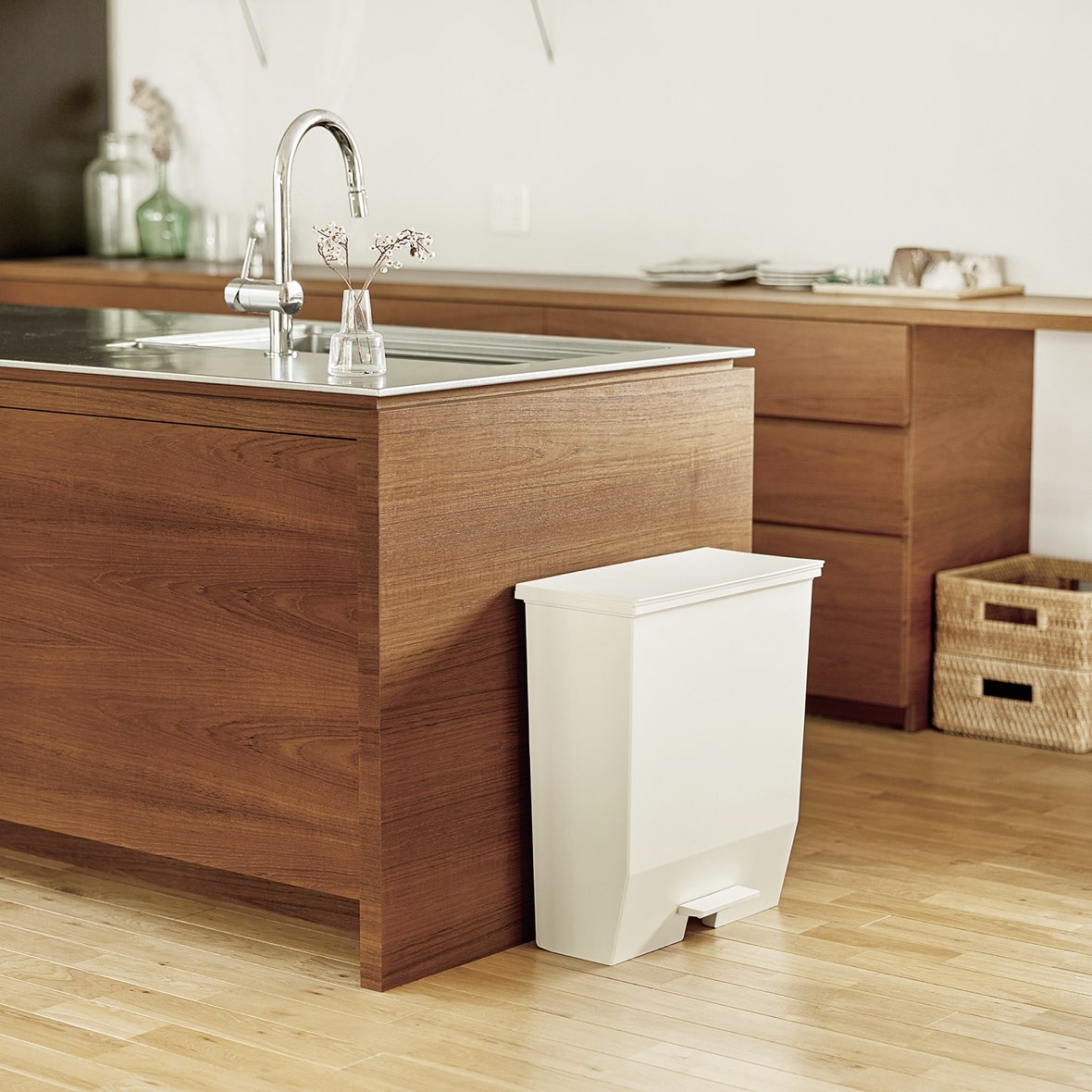 ファニチャードーム SOLOW ペダル式ゴミ箱