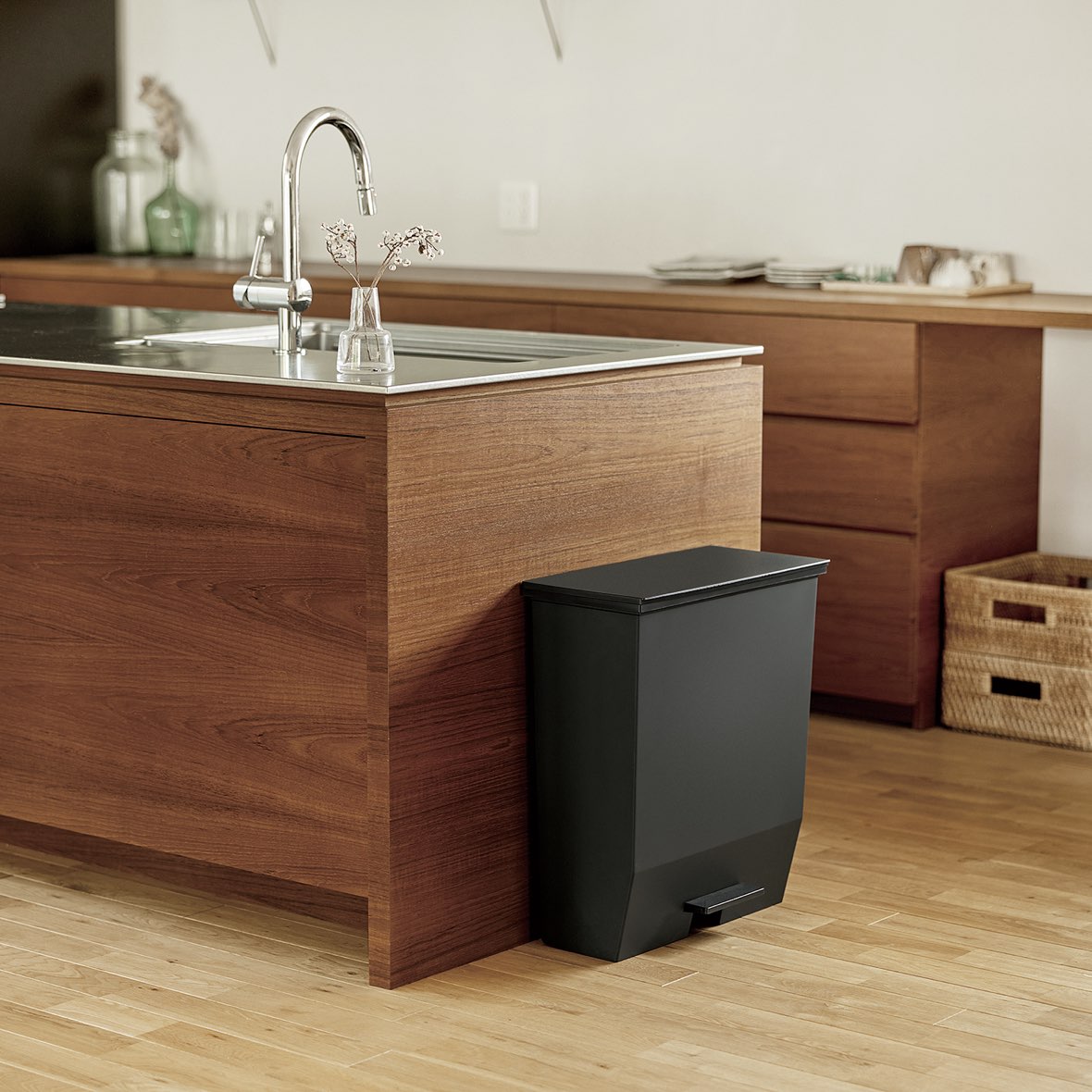 ファニチャードーム SOLOW ペダル式ゴミ箱