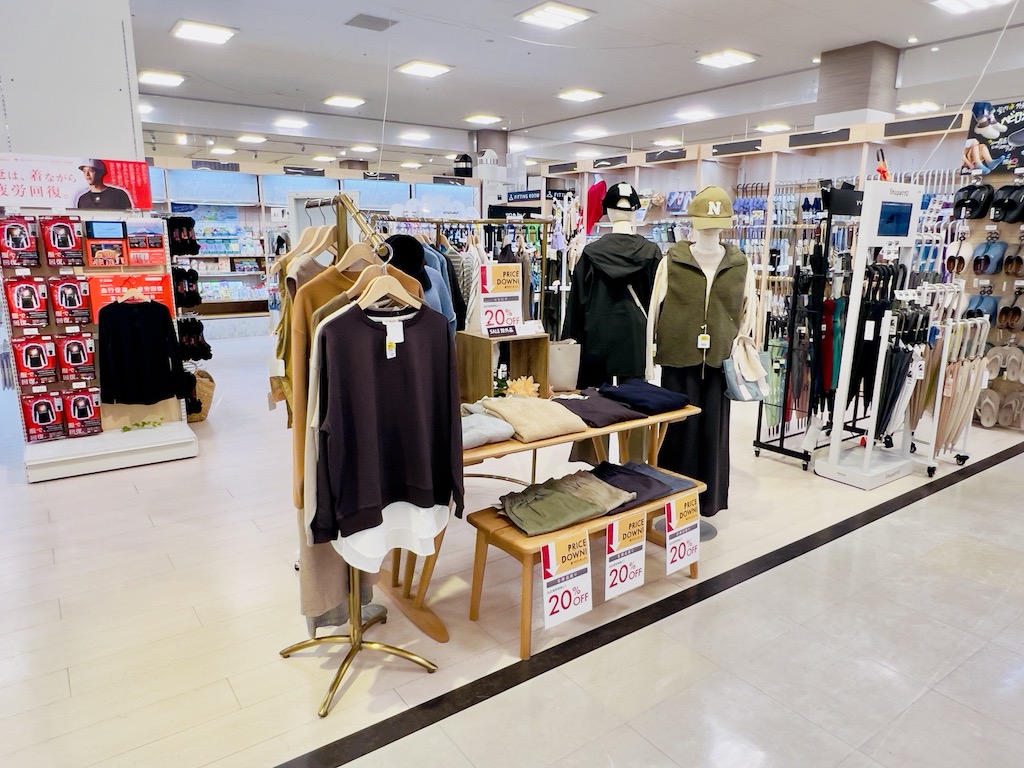 ファニチャードーム 本店 アパレル