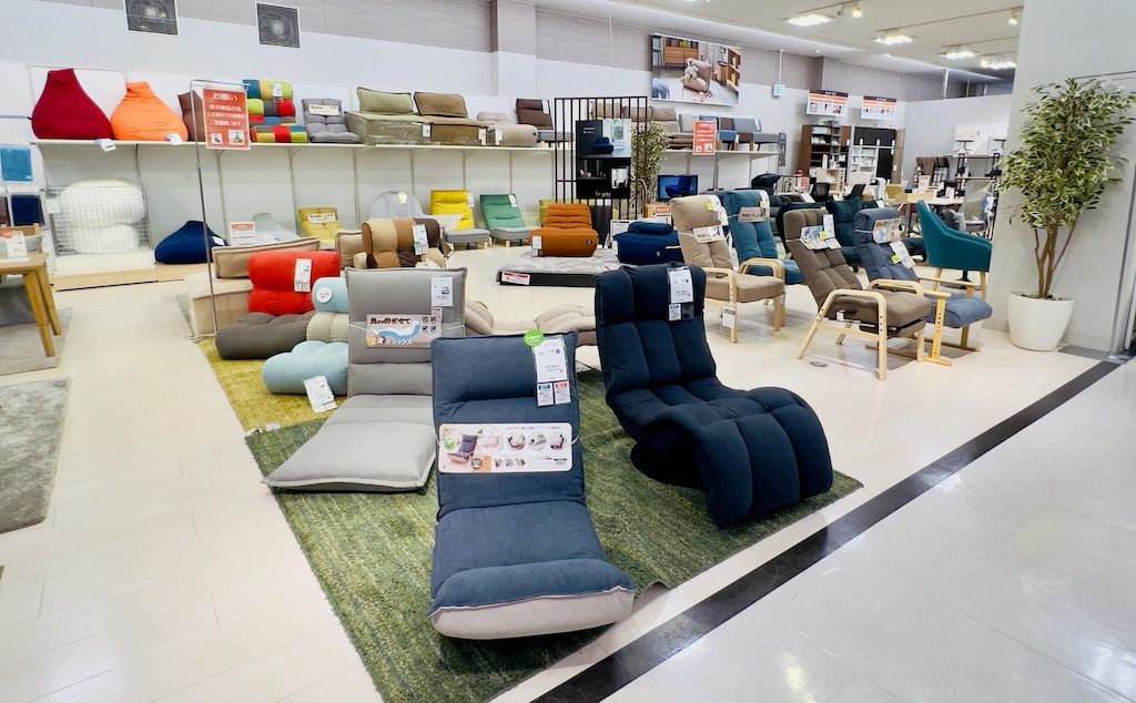 ファニチャードーム 本店 1階 ソファ フロアチェア