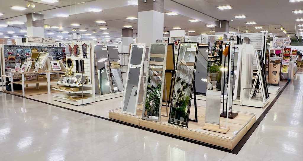 ファニチャードーム 本店 1階 ミラー