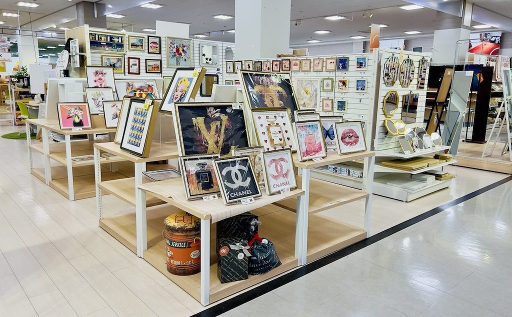 ファニチャードーム 本店 1階 アートパネル