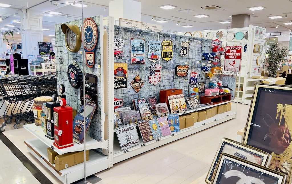 ファニチャードーム 本店 1階 ビンテージ調雑貨