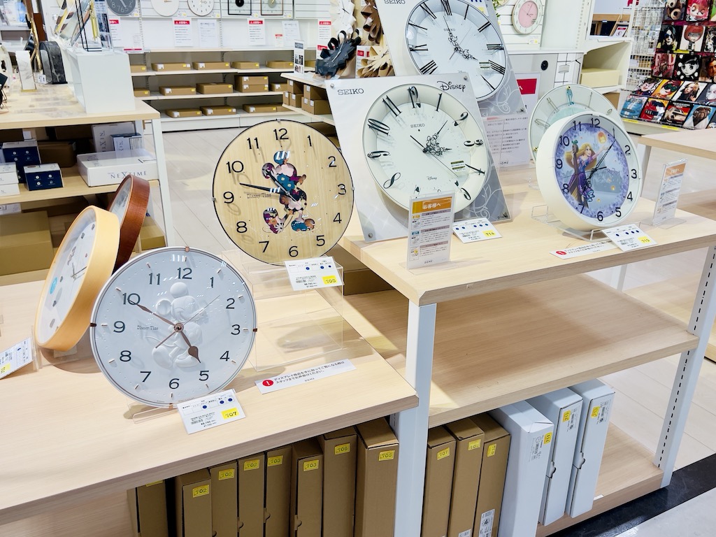 ファニチャードーム 本店 1階 アートパネル