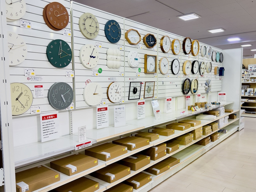 ファニチャードーム 本店 1階 アートパネル