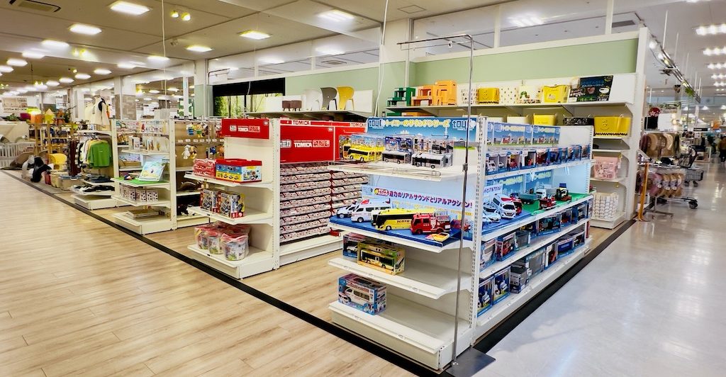 ファニチャードーム 本店 1階 おもちゃ