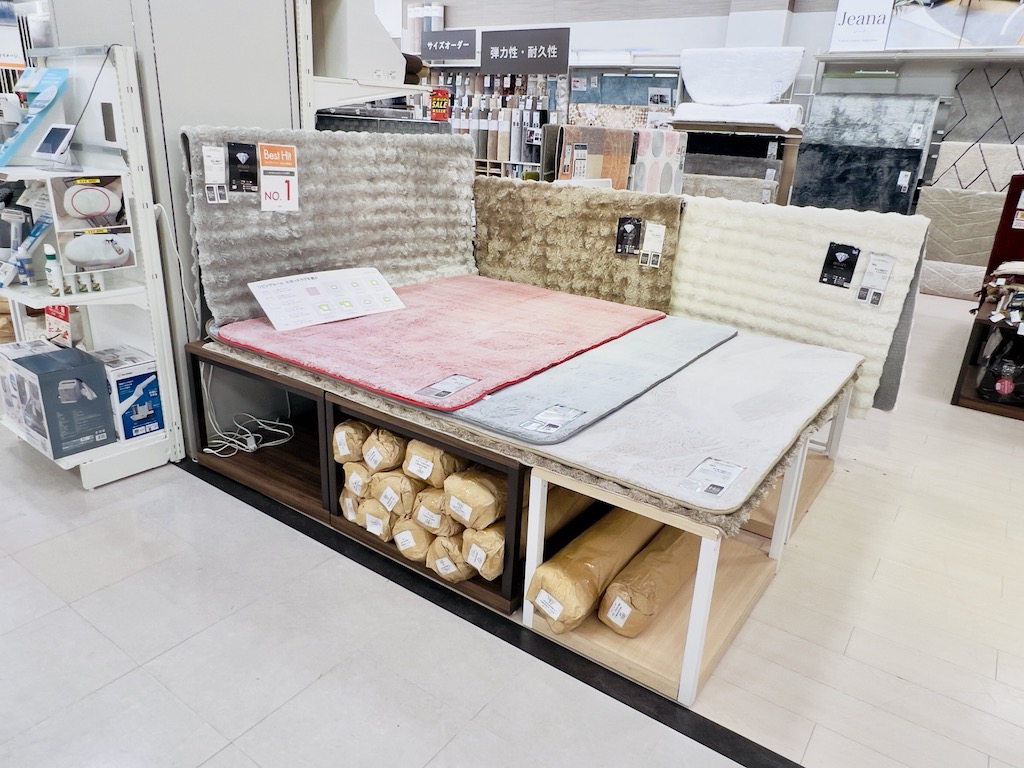 ファニチャードーム 本店 1階 フロアカバリング  ラグ&カーペット