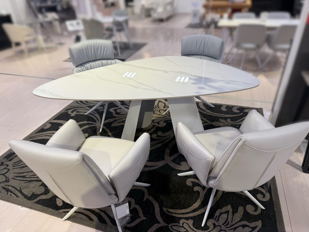 ダイニングテーブル　ペンタゴン