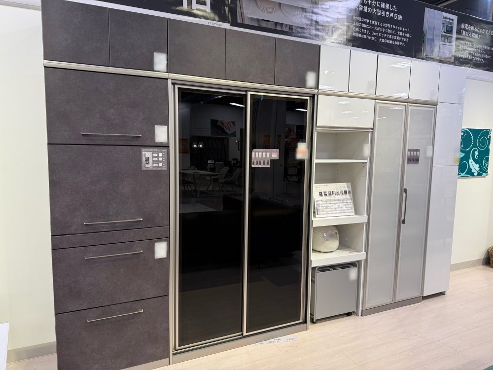 エヴァンティ　食器棚