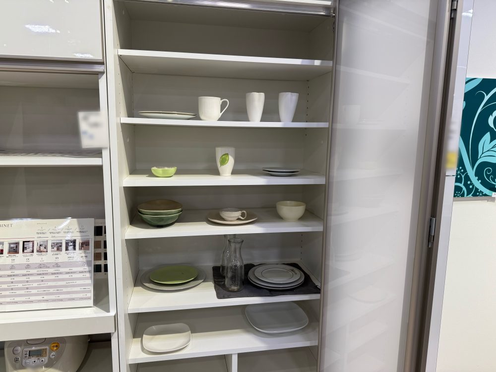 食器棚　大容量収納