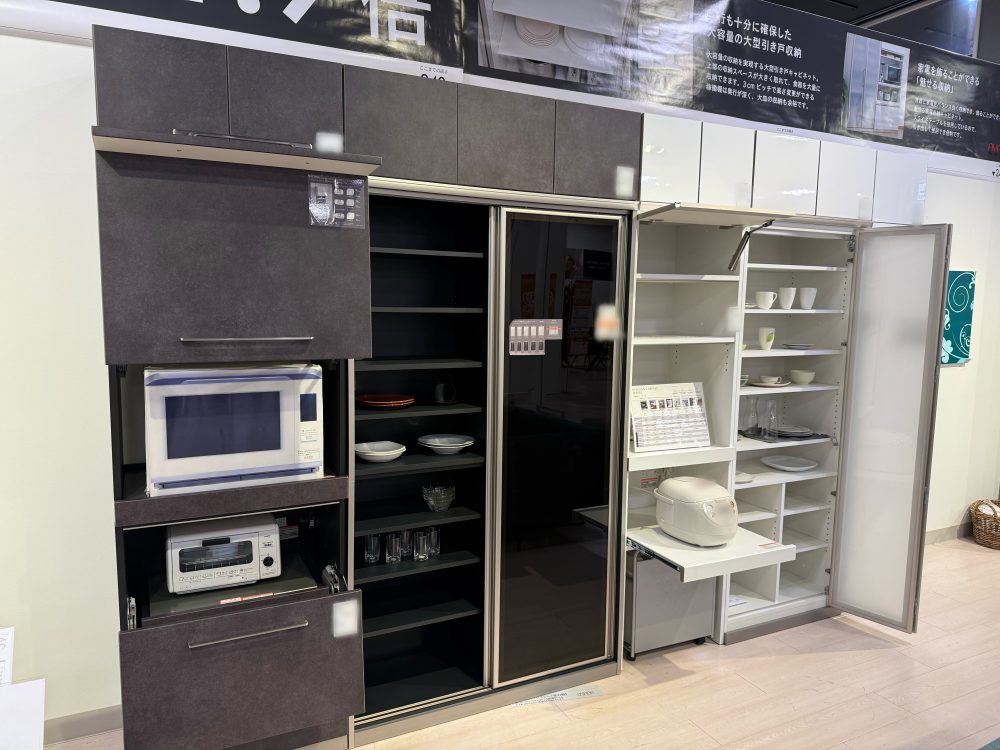 エヴァンティ　食器棚