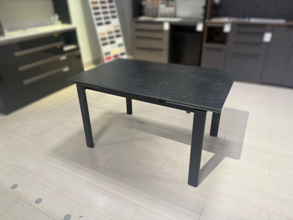 ボルテージ　ダイニングテーブル