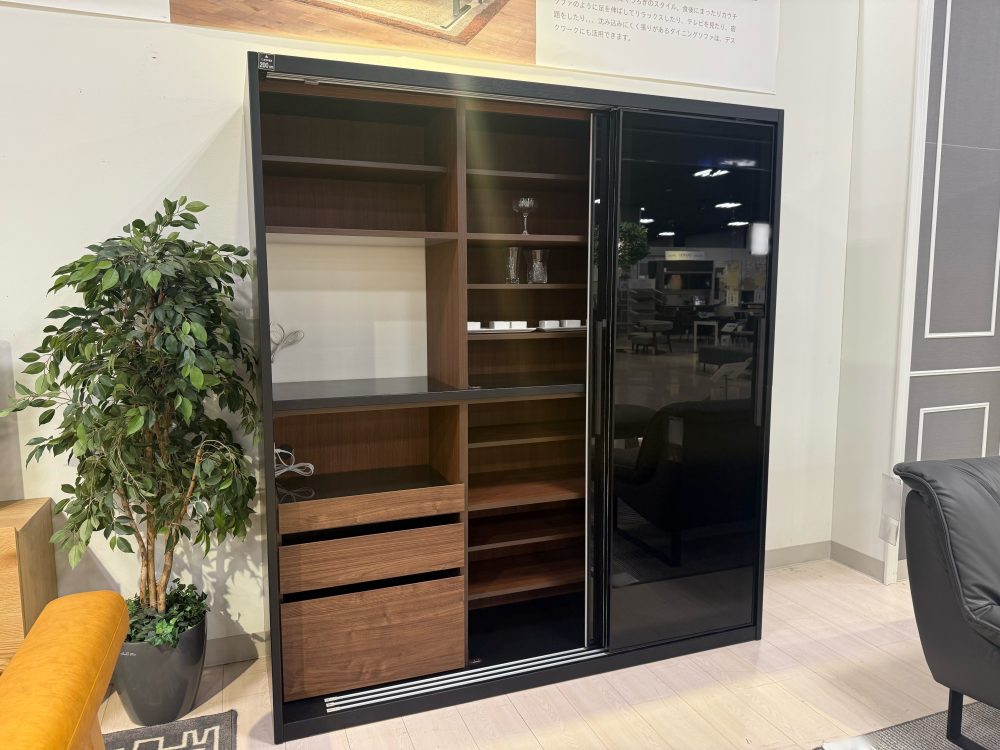 食器棚　カップボード　パントリー