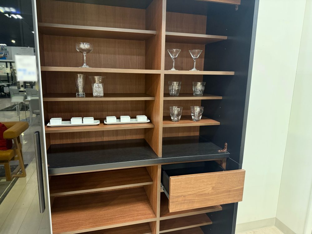 食器棚　カップボード　パントリー