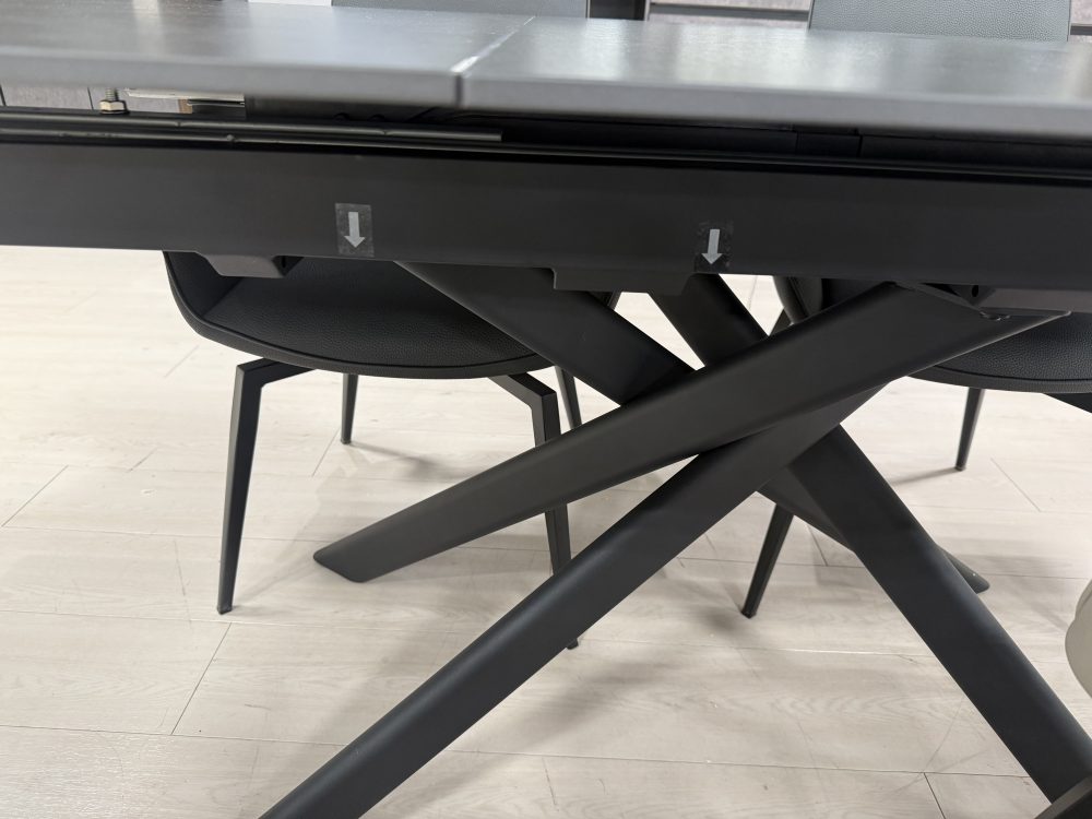 ダイニングテーブル　セラミック　伸長式