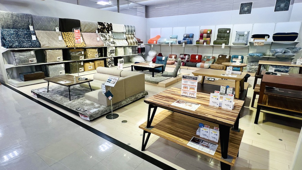 ファニチャードーム本店1階売場