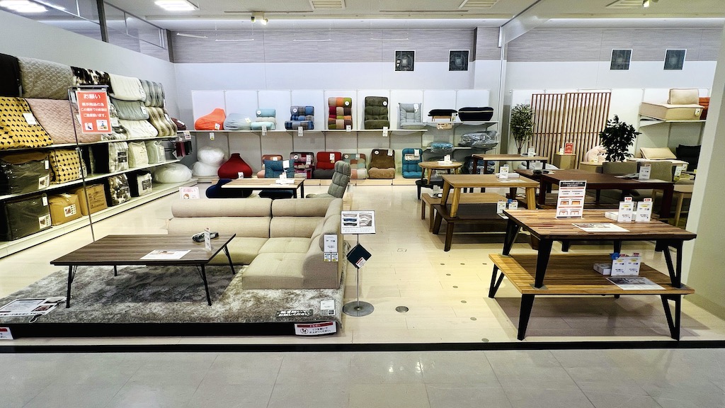 ファニチャードーム本店1階売場