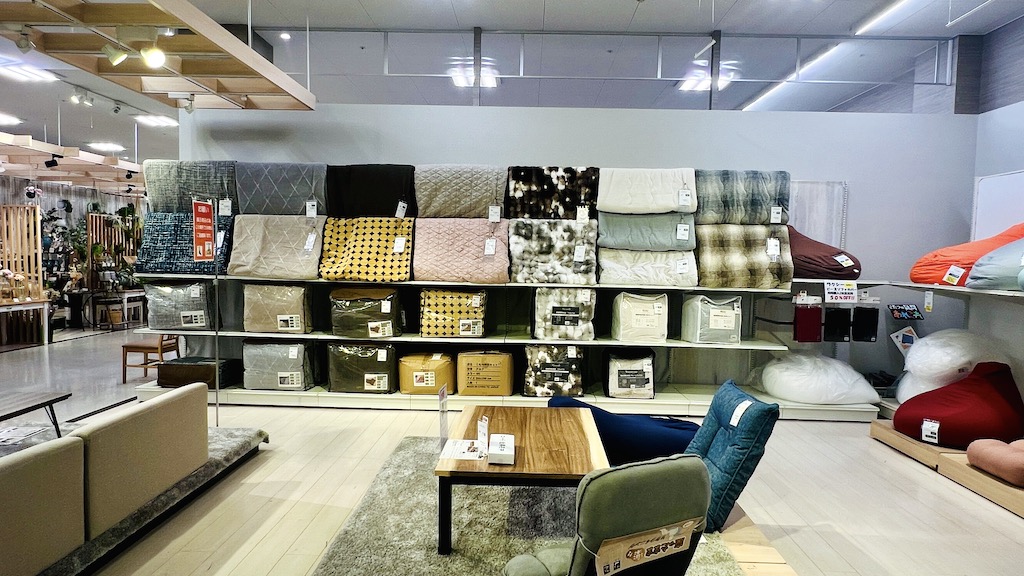 ファニチャードーム本店1階売場