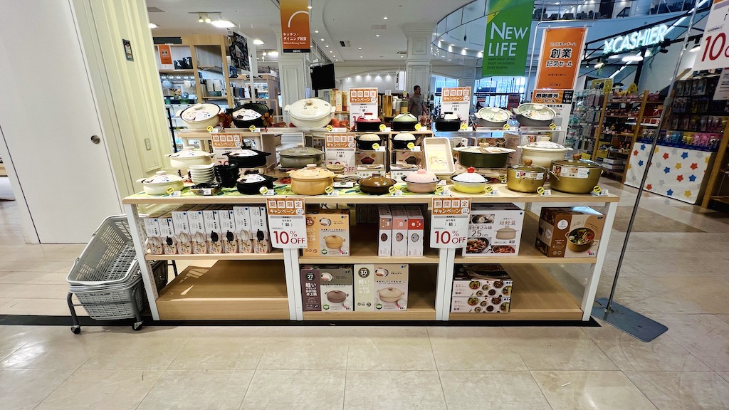 ファニチャードーム本店1階売場